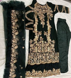 Elegant Green & Gold Embroidered Outfit Pakistani