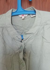 Levi's Button Down Shirt - Size M