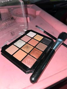 Eyeshadow Palette - Professional Cosmetics