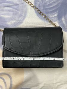 Textured Structured Strappy Chain Shoulder Bag