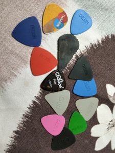 Different Shapes And Sizes Guitar/Rubab Picks