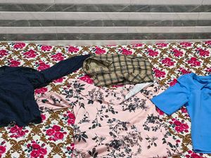 Trendy Women's Tops Bundle combo of 4 top used jus