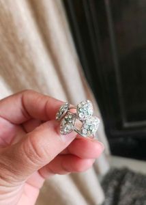 like new Sparkling Silver Tone Rings (Set of 4)