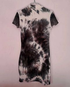 Tie dye bodycon dress 👗