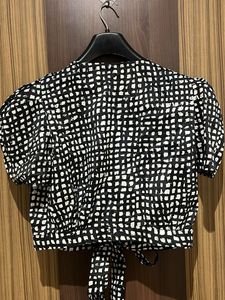 Chic Black &amp; White Crop Top