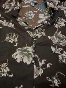 Women&#39;s floral top