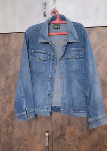 DENIM JACKET FOR THE STYLE AND FASHION..