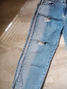 Ripped Cropped Baggy Jeans