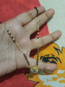 Gold-plated Short Black Beads
