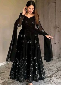 New/Unused Embroidery 🪡 Trendy Black Gown