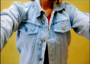 📢OFFER‼️Stylish Blue Denim Jacket‼️