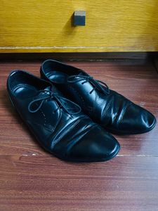 BLACK LACE SHOES