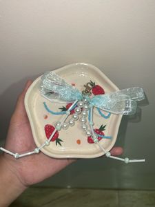 Cute Bow &amp; Pearl Keychain