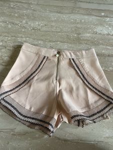 beige shorts small