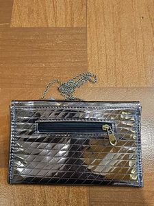 Sling bag with Floral Detail