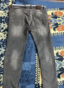 Jeans For Men And Women (New Condition)