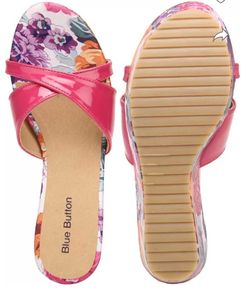 Blue Button Wedges