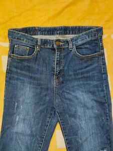 Distressed Cropped Jeans