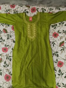 Elegant Green Embroidered Kurta