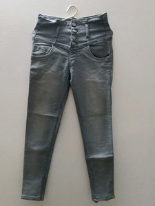 High-Waisted Grey Skinny Jeans – Stylish & Versati