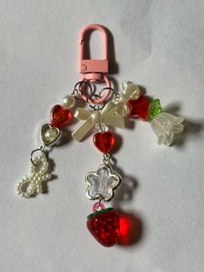 CUTE STRAWBERRY CHARM KEYCHAIN🍓