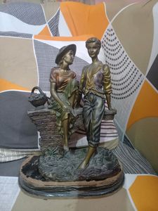 statue