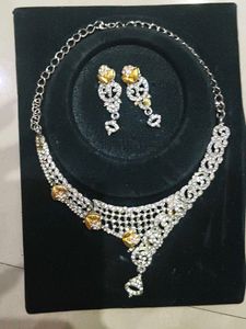 Sparkling Necklace & Earring Set