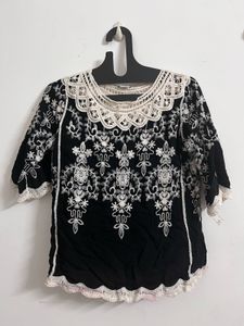 Embroidered Black Top🖤🤍