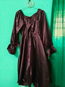 Elegant Midi Dress with Long Sleeves