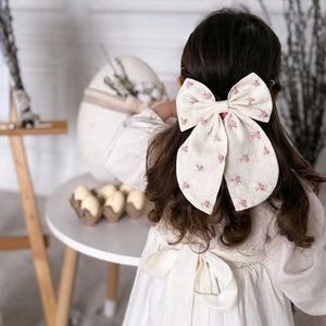 Hand Embroidered Hairbow 🎀
