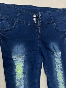 💙Beautiful Worn out Jeans In Jogger Style 💙