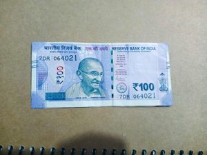100 Indian Rupee Banknote Slightly Error At Bottom