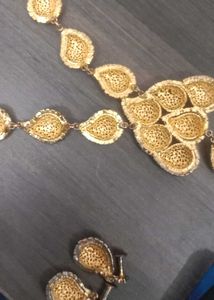 Elegant Gold-Tone Necklace &amp; Earrings