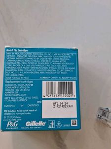 Gillette Mach3 Razor Blades - 16 Count. With 2 Raz