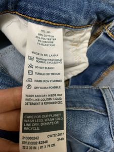Levi&#39;s 711 Skinny Fit Blue Jeans