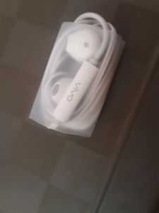 vivo earphone sound quality and bass quality is very clear