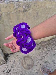Crochet Scrunchie- Set Of 1