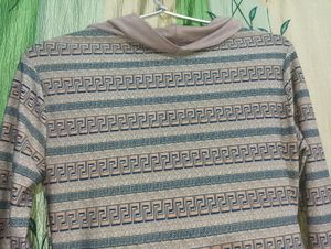 Top With Long Sleves In Size M