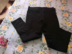 Women&#39;s Black Jeegins Pants