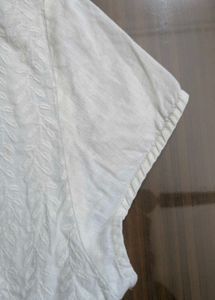 thread embroided top pure cotton branded
