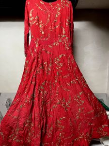 👑✨Royal Red Gown with Golden Embroidery ✨👑
