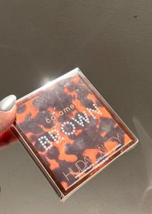 Huda Beauty Obsession Palette (Caramel Brown)