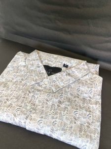 Like-New Patterned Button-Down Shirt