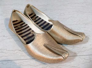 Manyavar Brown Golden Jooti