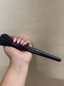 Faces Canada Brush