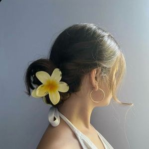 Floral Hair Claw Clip - White