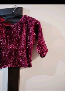 Shine bright in this stunning pink sequin top 🌸✨