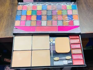 EYESHADOW PALLATE