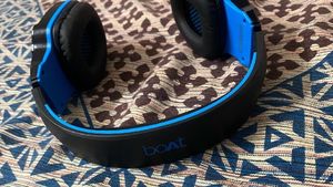 Headphones Boat