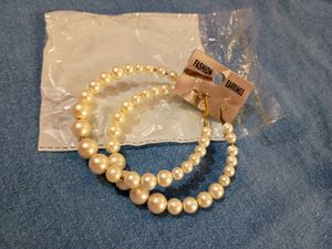 Hooks Pearl Earrings